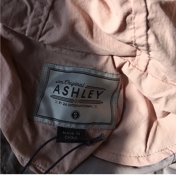 Windbreaker - Picture 3 of 3